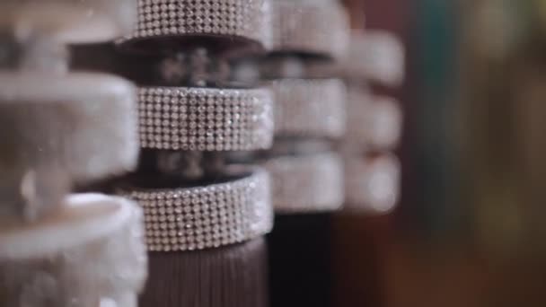 Primer plano de lujo brillante cortina de borla accesorio con decoración de gemas — Vídeos de Stock