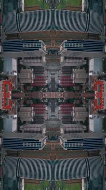 Soyut teknoloji arka planı, modern gökdelen binalarının ve kentsel şehrin aynalı fraktal etkisi, fütüristik yansıma tasarımı, yaratıcı Vj döngüsü 4k. Yüksek kaliteli görüntüler, dikey video