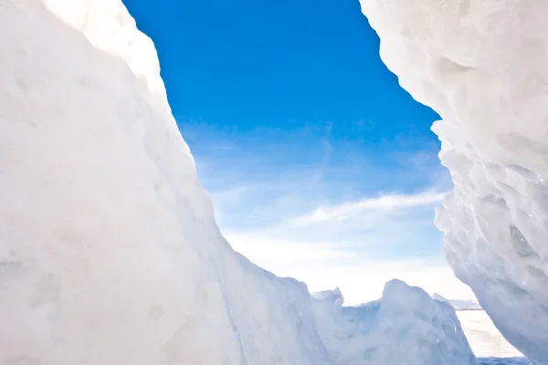 Vista Del Cielo Blu Una Crepa Ghiaccio Nelle Megattere Sul — Foto Stock