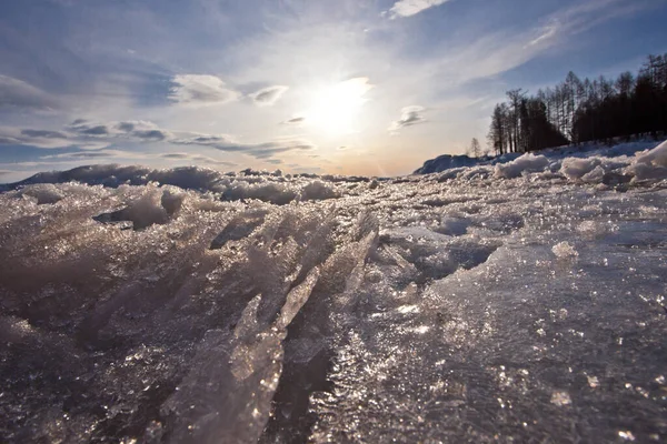 Hielo Espumoso Bajo Sol Poniente Cerca Orilla Del Lago Baikal —  Fotos de Stock