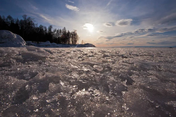 Brilhante Brilhante Gelo Sob Sol Poente Perto Costa Lago Baikal — Fotografia de Stock