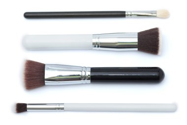 Beyaz izole çeşitli fırça seti