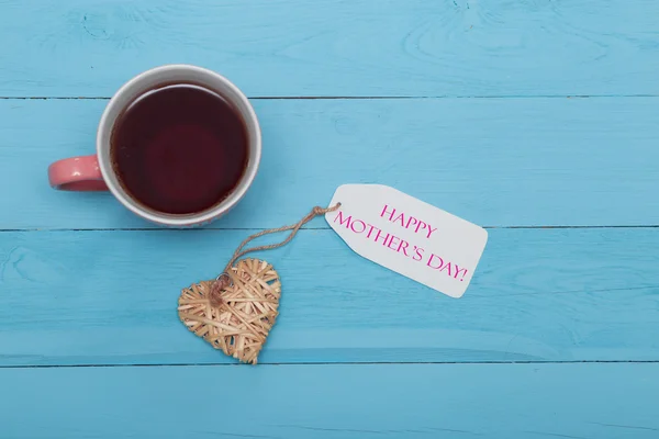 Çay kalp ve mavi arka plan etiketi ile