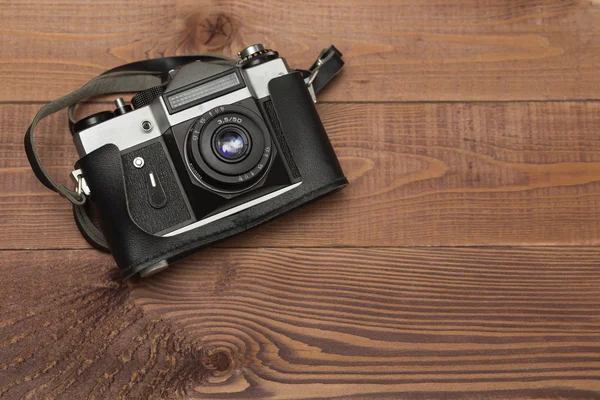 Vintage camera on the wooden background — Stock Photo, Image