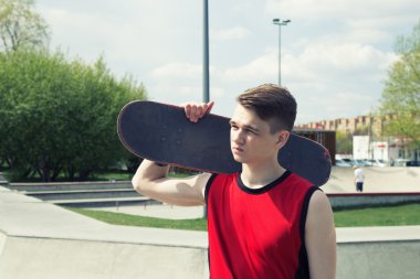 Adam paten rampa tepesinde duran, hazırlama