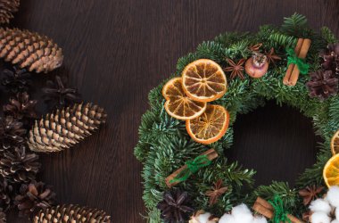 Tarçın ve kurutulmuş portakal, kahverengi şişe witn pamuk, c parçası