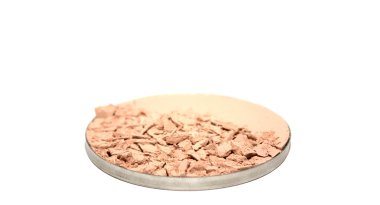 Beyaz arka plan üzerinde yapmak ufalanmış doğal toz