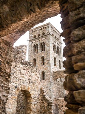 Manastır kule