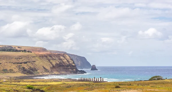 Tongariki desde la distancia — Foto de Stock