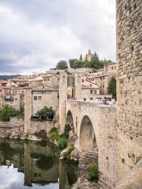 Eski Besalu Köprüsü