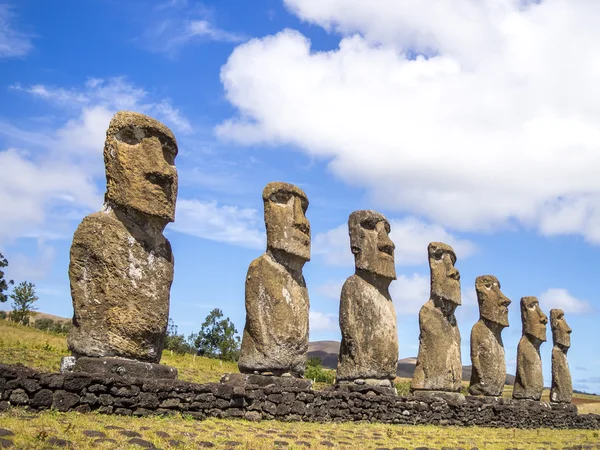 Ahu Akivi yan görünüm