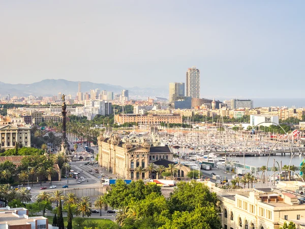 Puerto y horizonte de Barcelona — Foto de Stock