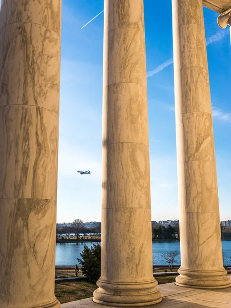 A Flight seen from the Jefferson memorial — Stock Photo, Image