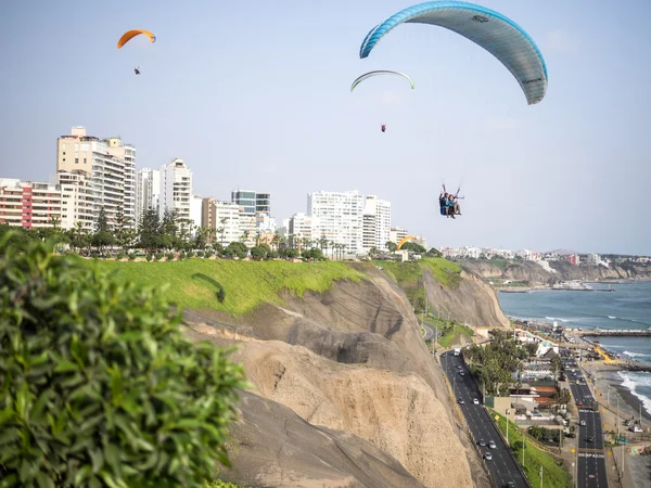 Volando sobre la Costa Verde (Costa Verde) ) — Foto de Stock