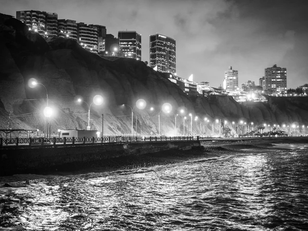 La costa verde (yeşil sahil) gece