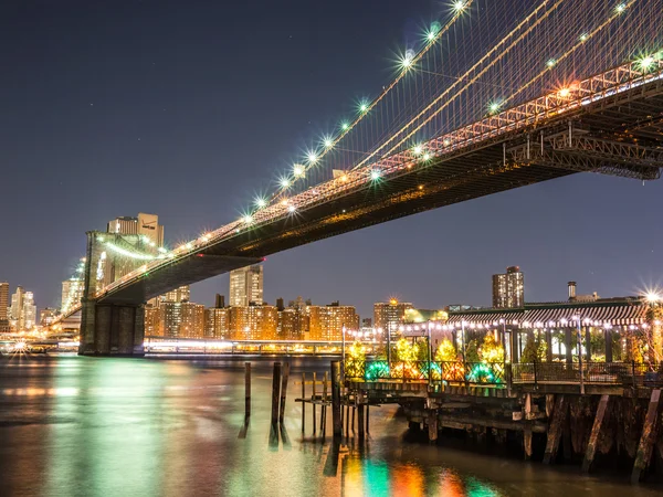 Brooklyn桥在晚上 — 图库照片
