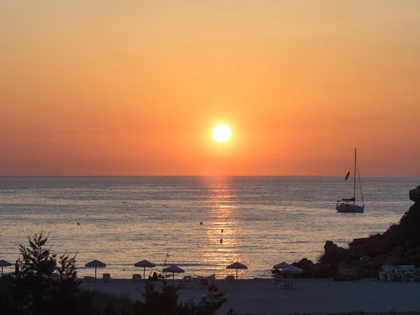 Puesta de sol en la playa — Foto de Stock