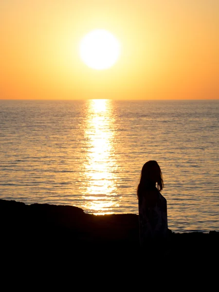 The Girl and the Sunset — Stock Photo, Image