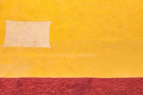 Eski adobe duvar arka plan. Boyalı duvar dokulu parçası. Mimari arka plan.