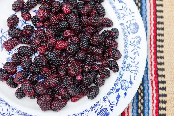 Healthy Fresh Organic berries on a plate — Stock Photo, Image