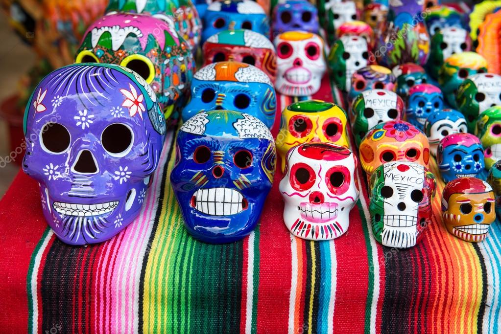 Traditional Mexican souvenir skulls on the market — Stock Photo © a