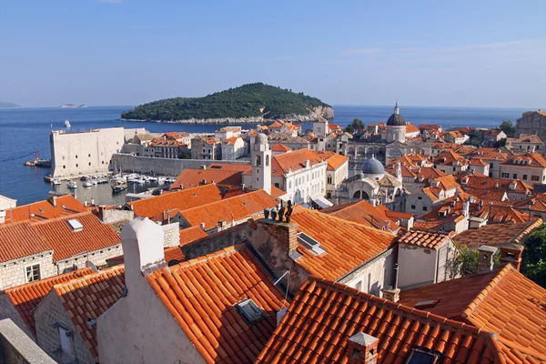 Çatıları ve Dubrovnik duvarların