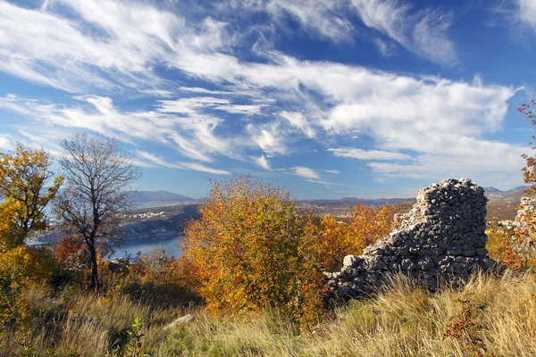 Sonbahar sahne her bir kale Hırvatistan bakıldığında,.