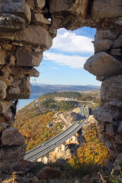 Otoyol sonbahar sahne aracılığıyla
