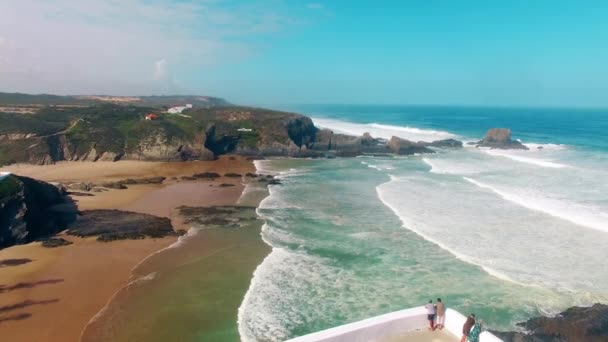 Zambujeira do Mar beach, Alentejo, Portugália-légifelvételek — Stock videók