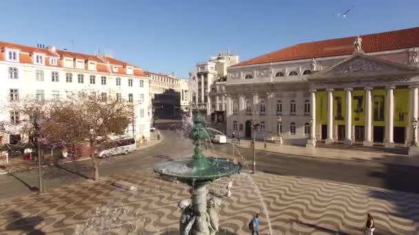 Fontänen på torget Rossio på morgonen Lissabon — Stockvideo