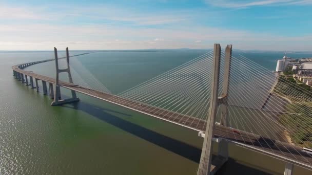 Vasco de Gama brug luchtfoto Lissabon Portugal — Stockvideo