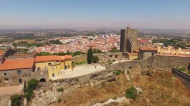 Ortaçağ Castelo de Palmela kule şehir havadan görünümü arka plan üzerinde