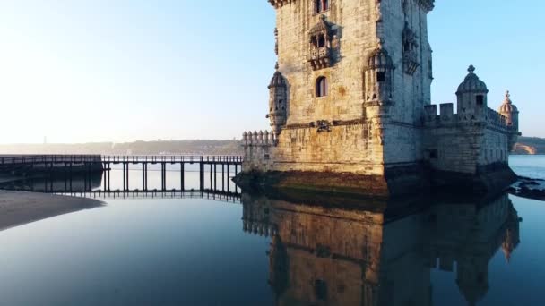 Belém-torony, a reggeli légi nézetet Lisszabon — Stock videók