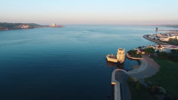 Menara Belem di pagi hari Pemandangan udara Lisbon — Stok Video