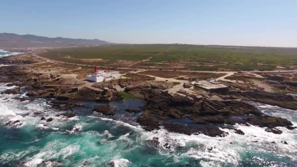 대서양, 신트라, 포르투갈 공중 보기 근처 절벽에 등 대 — 비디오