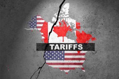 Beton duvara TARIFFS sözcüğüyle Kanada ve ABD bayrakları çizilmiş. Görev, ticaret, gümrük ve gümrük vergileri savaşı