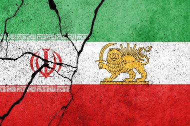 İran bayrağı ve yeni İran beton bir duvara boyanmış..