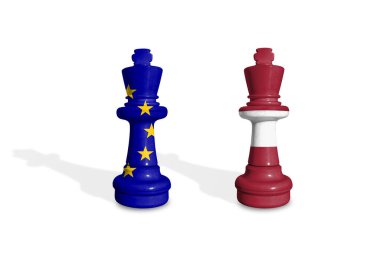 AB ve Letonya bayraklarından yapılan satranç. Avrupa Birliği, 27 Avrupa ülkesinin siyasi ve ekonomik birliğidir.