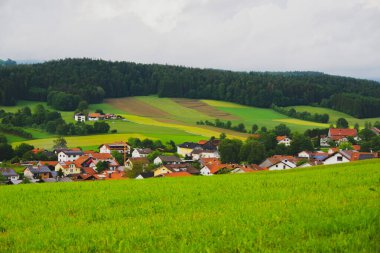 Kırsal kesimdeki köy manzarası