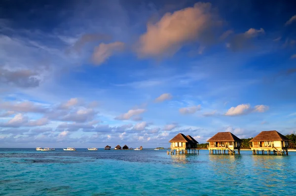 Bungalows de agua en Maldivas — Foto de Stock