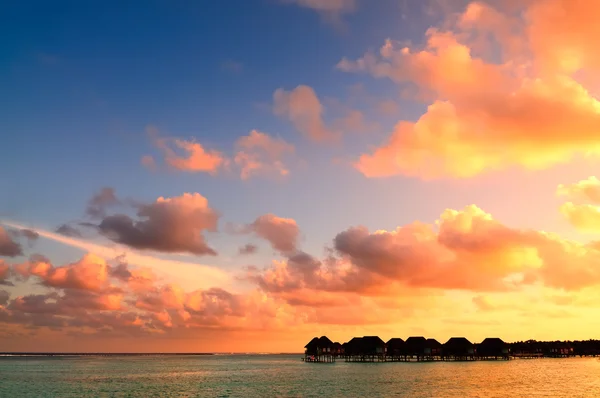 Hermosa puesta de sol en Maldivas — Foto de Stock