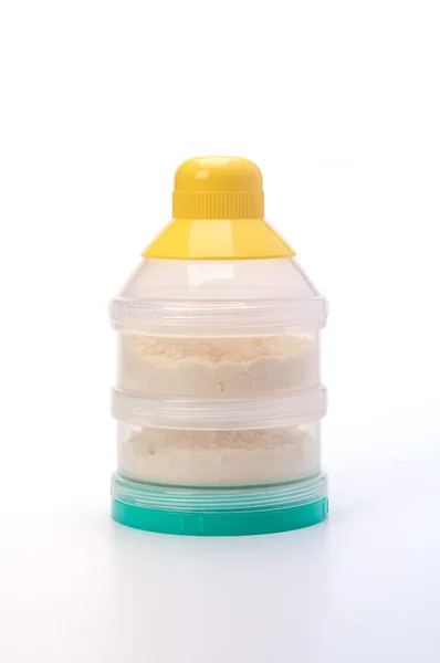Pojemnik z mleka w proszku dla niemowląt na białym tle. — Zdjęcie stockowe