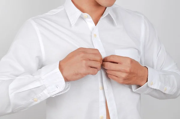 Un hombre con una camisa blanca. Fondo blanco — Foto de Stock