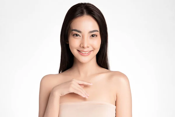 Beautiful Young Asian Woman Clean Fresh Skin White Background Face — Stock Photo, Image