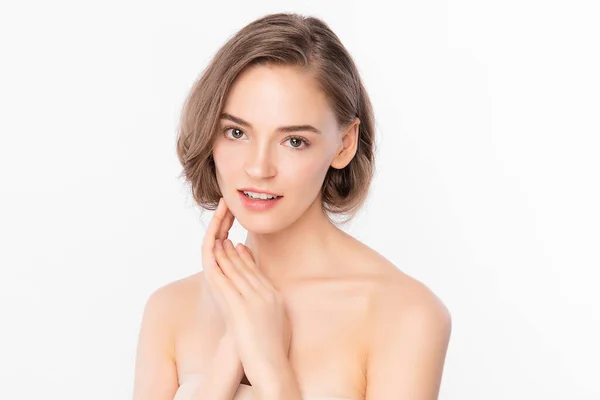 Mulher Bonita Com Pele Limpa Fresca Fundo Branco Face Care — Fotografia de Stock