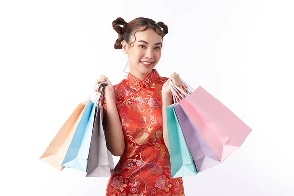 Mujer China Asiática Vestido Tradicional Sobre Fondo Blanco Con Bolsas — Foto de Stock