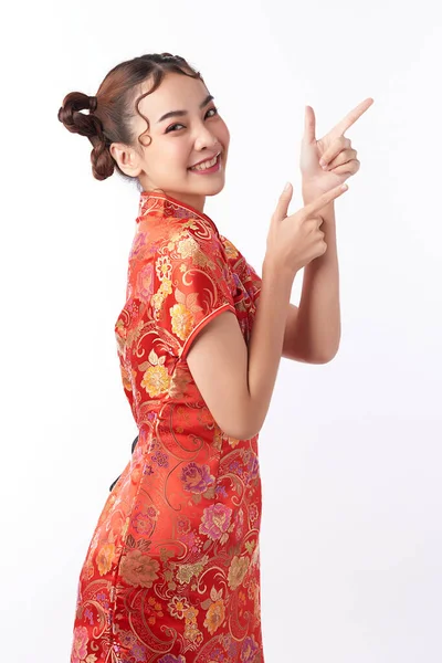 Asijské Čínské Ženy Tradičních Šatech Bílém Pozadí Čínský Nový Rok — Stock fotografie