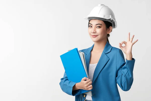 Piękna Azjatycka Kobieta Inżynier Kask Bezpieczeństwa Białym Tle Koncepcja Budowy — Zdjęcie stockowe