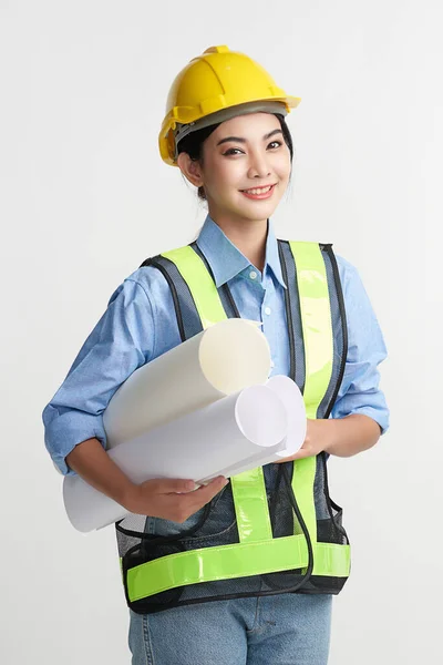 Mooie Jonge Aziatische Vrouw Ingenieur Veiligheidshelm Witte Achtergrond Constructie Concept — Stockfoto