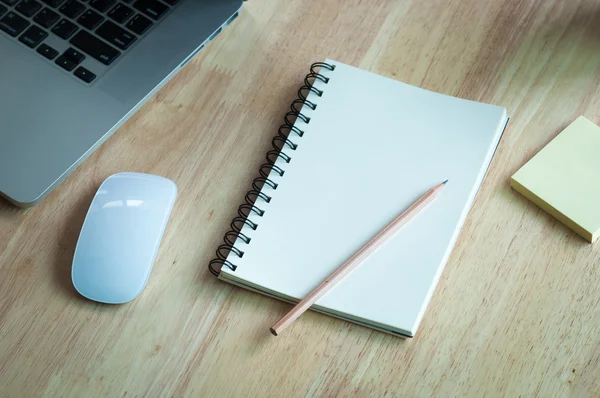 Bezig met houten bureau achtergrond — Stockfoto